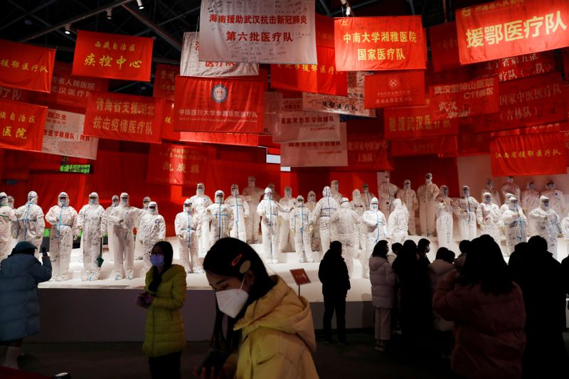 &copy; Reuters. FILE PHOTO: Exhibition on China&apos;s fight against the coronavirus disease (COVID-19) outbreak in Wuhan