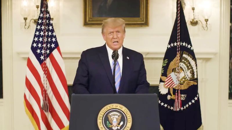 © Reuters. U.S President Donald Trump gives an address a day after his supporters stormed the U.S. Capitol in Washington