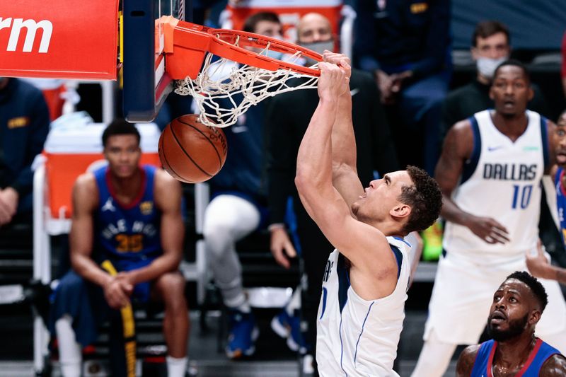 &copy; Reuters. NBA: Dallas Mavericks at Denver Nuggets
