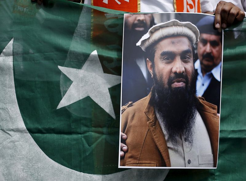 © Reuters. محكمة باكستانية تقضي بسجن قيادي بعكسر طيبة خمس سنوات بتهمة تمويل الإرهاب