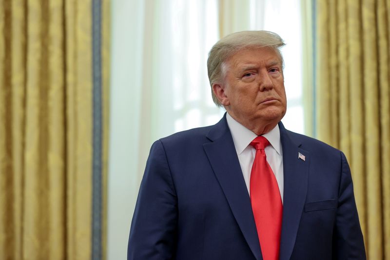 &copy; Reuters. U.S. President Trump participates in a medal ceremony in the Oval Office at the White House in Washington