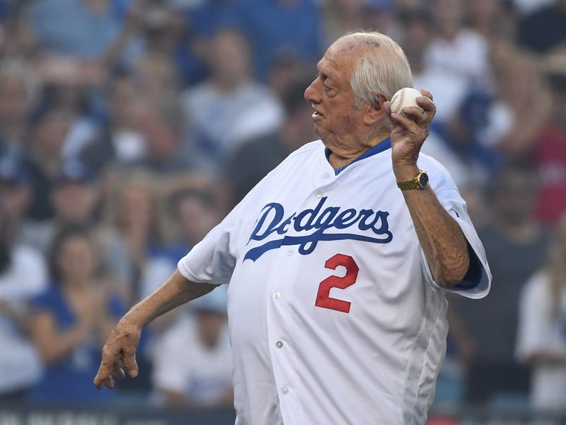 © Reuters. FILE PHOTO: MLB: World Series-Boston Red Sox at Los Angeles Dodgers