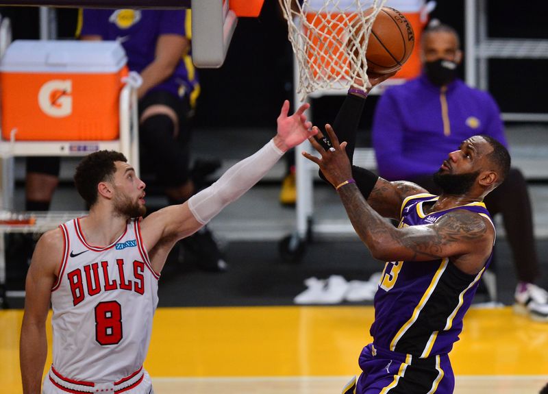 &copy; Reuters. NBA: Chicago Bulls at Los Angeles Lakers