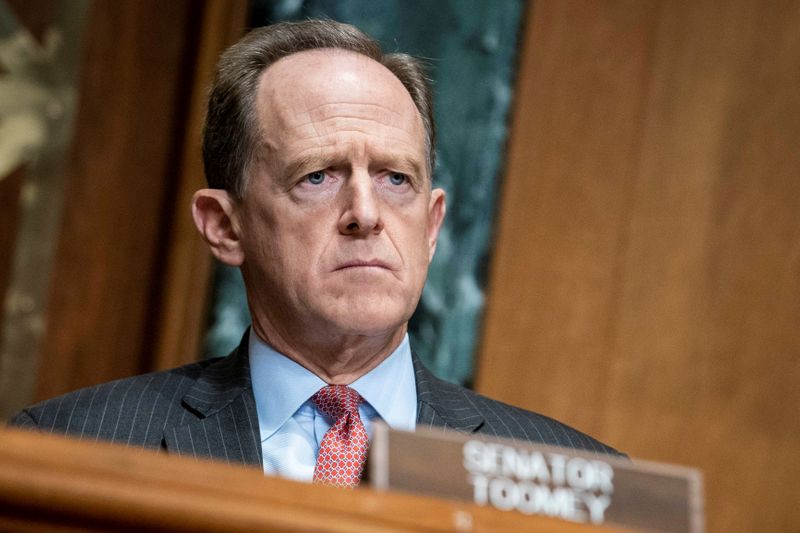 © Reuters. FILE PHOTO: U.S. Senator Pat Toomey (R-PA) during a hearing in Washington