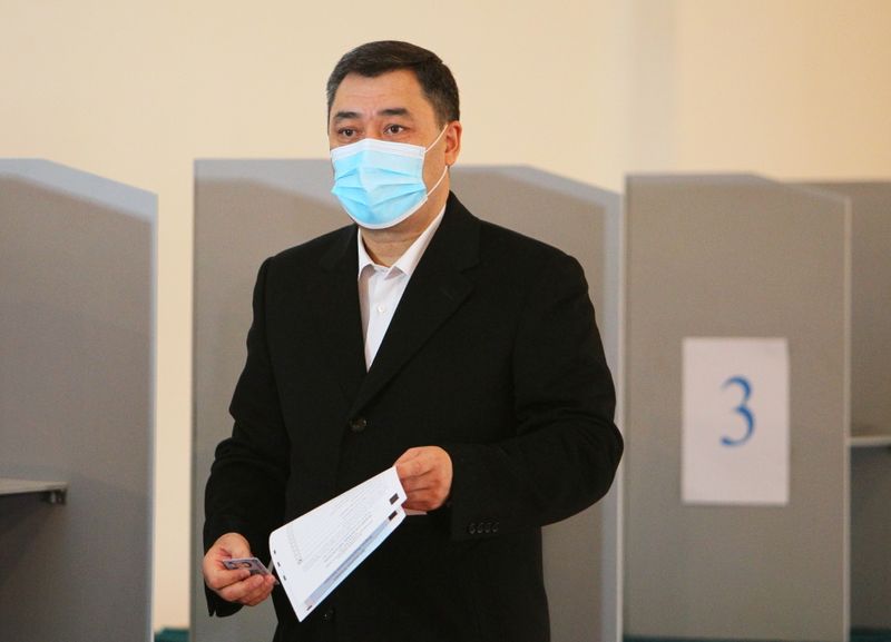 © Reuters. السياسي القومي جبّاروف يحقق فوزا ساحقا بانتخابات الرئاسة في قرغيزستان