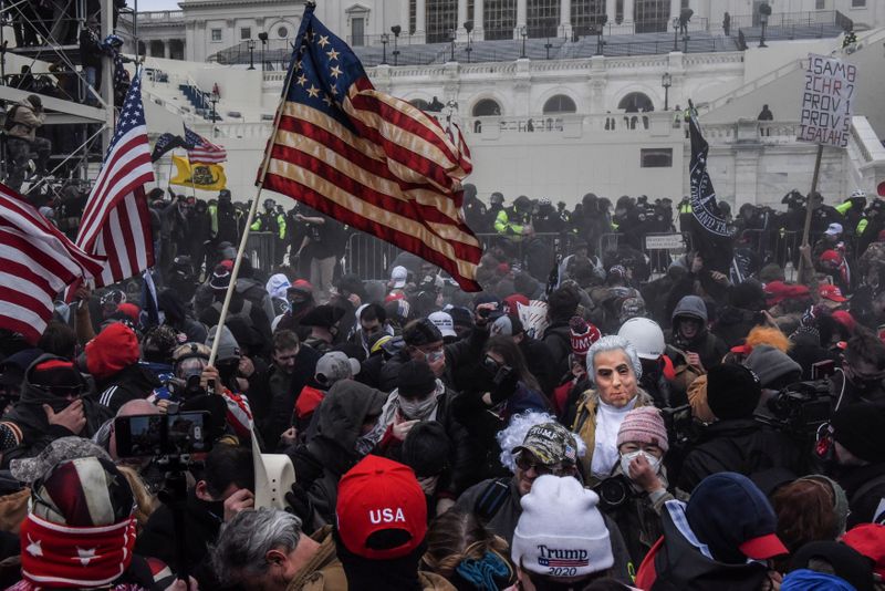 © Reuters. Trump supporters protest during a Stop the Steal rally at the U.S. Capitol