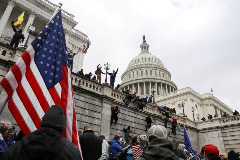 &copy; Reuters. FILE PHOTO: Supporters of U.S. President Donald Trump gather in Washington