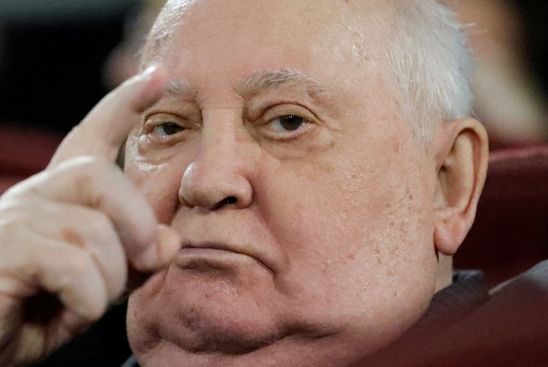 &copy; Reuters. FOTO DE ARCHIVO. El ex líder soviético Mijail Gorbachov asiste a la premiere de un documental sobre su gestión en Moscú. Noviembre, 2018.  REUTERS/Tatyana Makeyeva