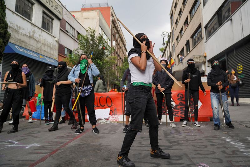 © Reuters. FILE PHOTO: Members of a feminist collective take part in a protest to mark the International Safe Abortion Day in Mexico City