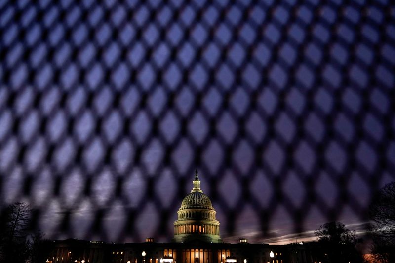 © Reuters. The U.S. Capitol stands as Democratic lawmakers draw up an article of impeachment in Washington