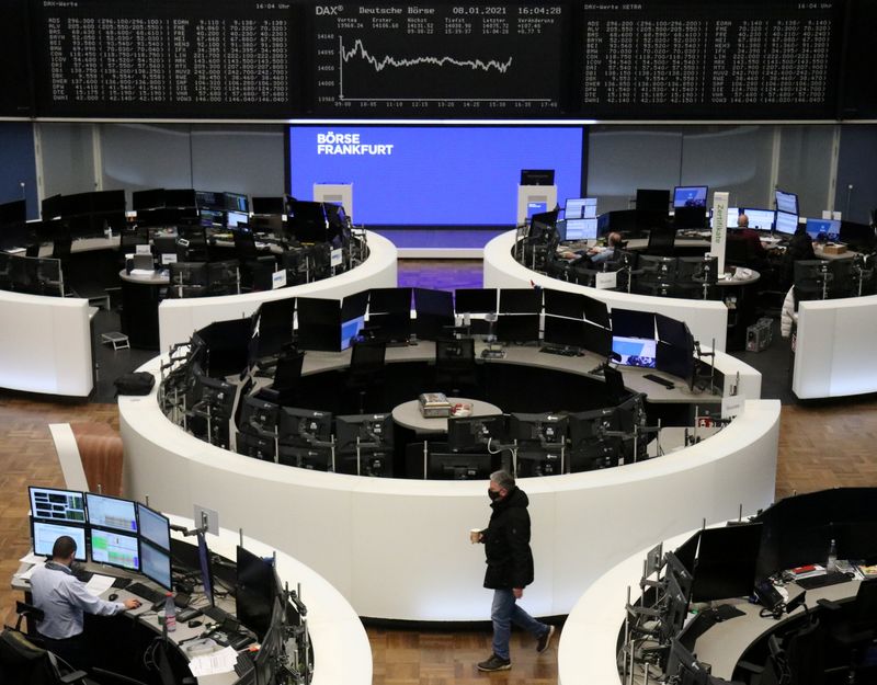 © Reuters. FILE PHOTO: The German share price index DAX graph is pictured at the stock exchange in Frankfurt