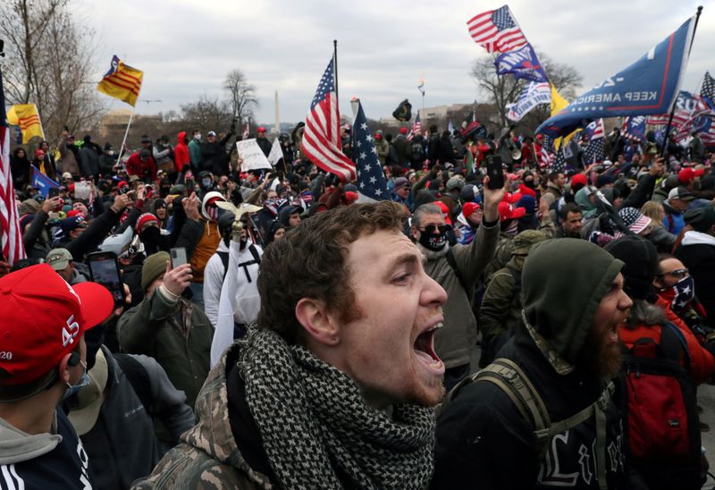 © Reuters. FILE PHOTO: The U.S. Capitol Building is stormed by a pro-Trump mob on January 6, 2021