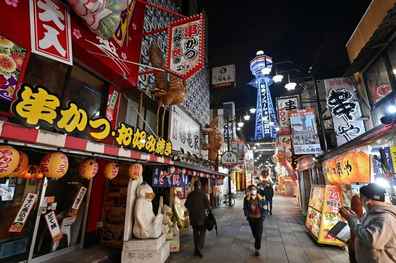 &copy; Reuters. Shinsekai shopping and amusement district amid the coronavirus disease (COVID-19) outbreak, in Osaka