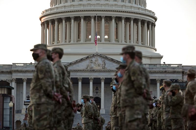 &copy; Reuters. 新米大統領の就任式、警護の州兵1万人の一部に武装＝政府筋