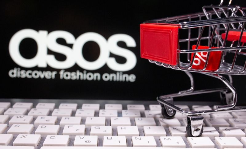 &copy; Reuters. A keyboard and a shopping cart are seen in front of a displayed ASOS logo in this illustration picture