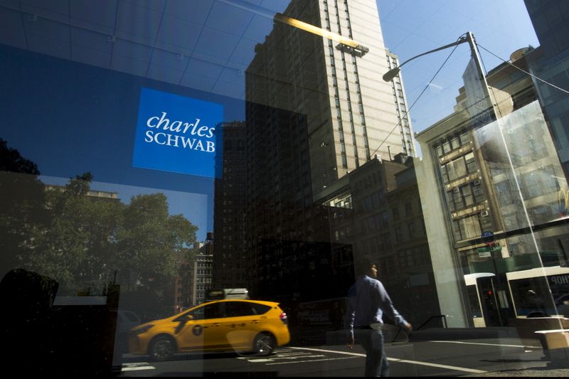 &copy; Reuters. FILE PHOTO: Charles Schwab sign is pictured in the Manhattan borough of New York