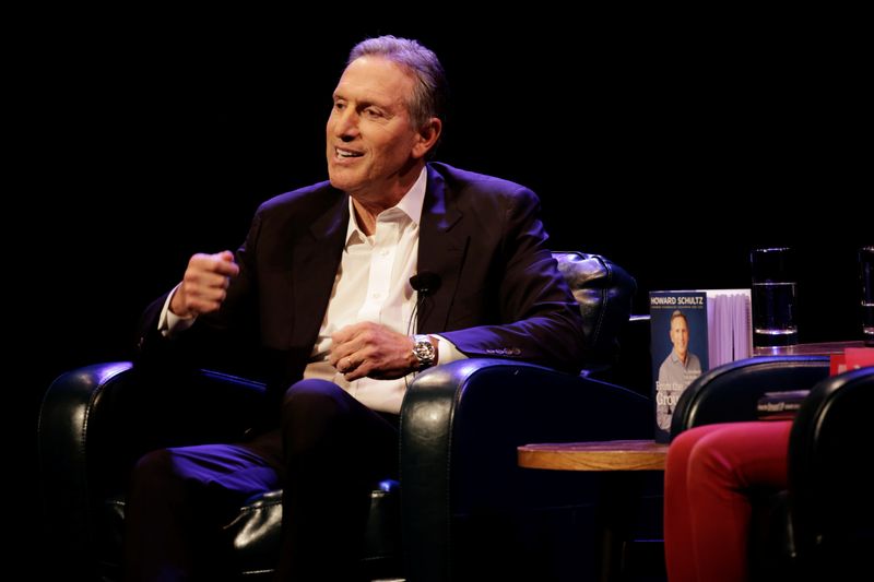 © Reuters. FILE PHOTO: Former Starbucks CEO Howard Schultz speaks during his book tour in Seattle Washington