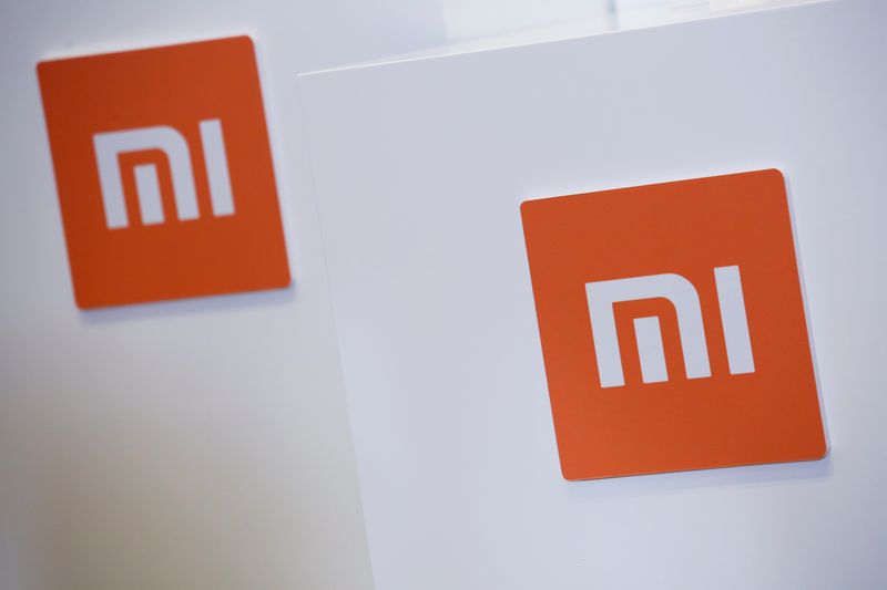 &copy; Reuters. FILE PHOTO: Xiaomi logos are displayed during a news conference in Hong Kong