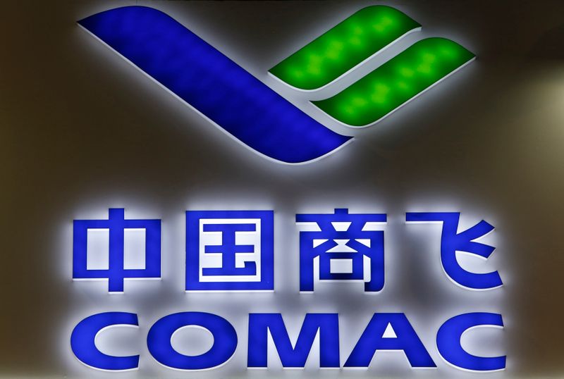 © Reuters. FILE PHOTO:  A COMAC logo is pictured at their booth at the Singapore Airshow