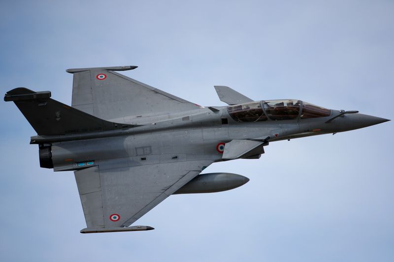 &copy; Reuters. LE PARLEMENT GREC APPROUVE L&apos;ACHAT DE 18 RAFALE