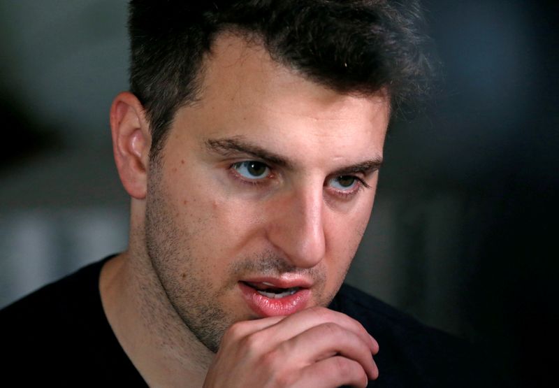 © Reuters. FILE PHOTO: FILE PHOTO: Co-founder and CEO of Airbnb Brian Chesky speaks during an interview in Langa township, Cape Town