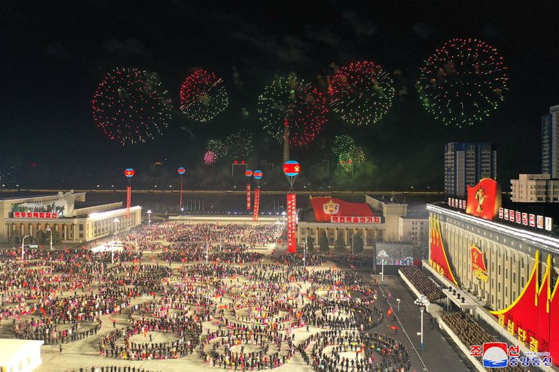 © Reuters. Fireworks to celebrate the 8th Congress of the Workers' Party in Pyongyang