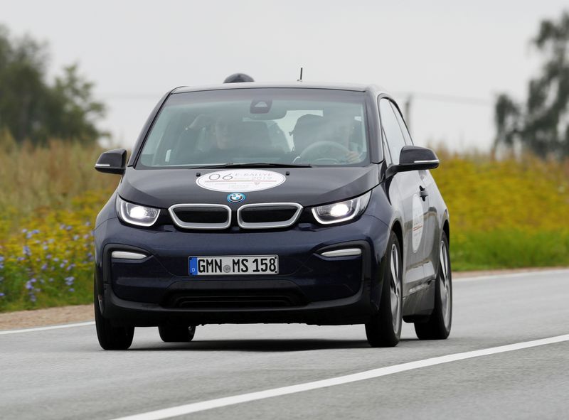 &copy; Reuters. FILE PHOTO: BMW i3 drives during electric car E-Rallye Baltica 2019 near Iecava, Latvia