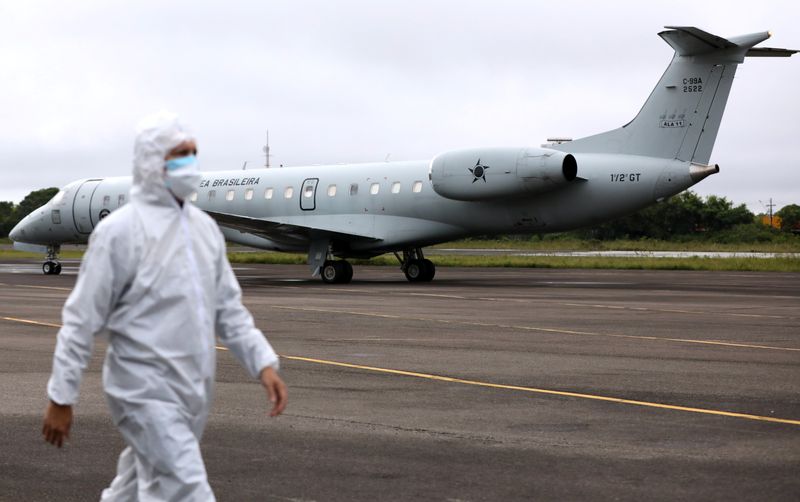 &copy; Reuters. Avião da FAB para transferência de pacientes com Covid-19 de Manaus para o Piauí