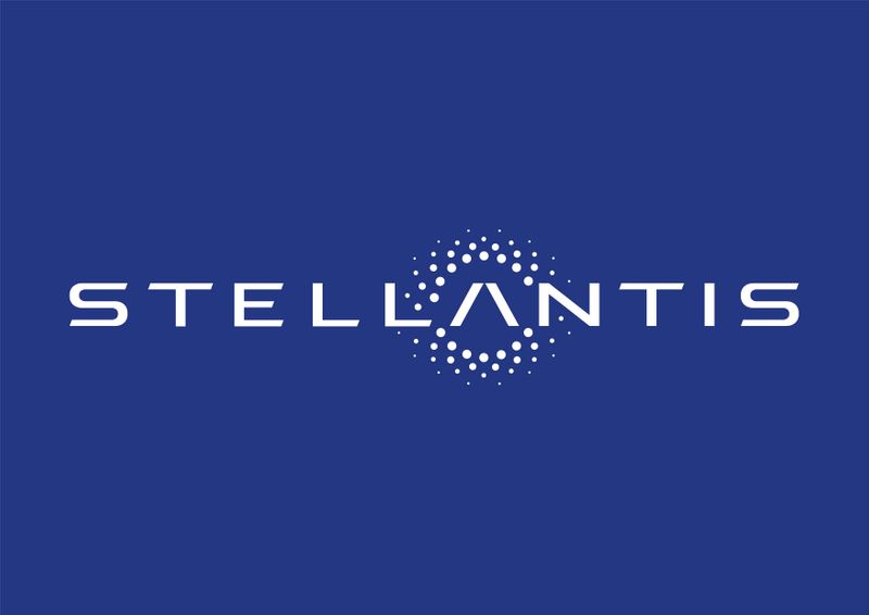 © Reuters. FILE PHOTO: The logo of Stellantis
