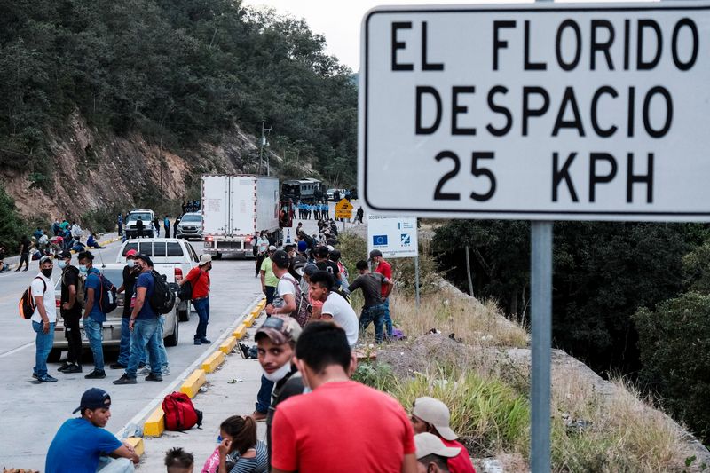© Reuters. مسؤولون: نحو 6500 مهاجر من هندوراس يتحركون شمالا صوب الولايات المتحدة