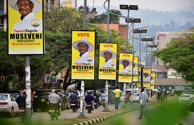 © Reuters. Electoral campaign posters of Uganda's President Yoweri Museveni hang on street light poles in Kampala