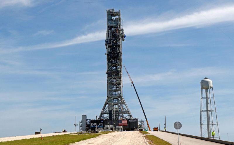 © Reuters. FILE PHOTO: NASA's Space Launch System mobile launcher stands atop Launch Pad 39B at the Kennedy Space Center in Cape Canaveral