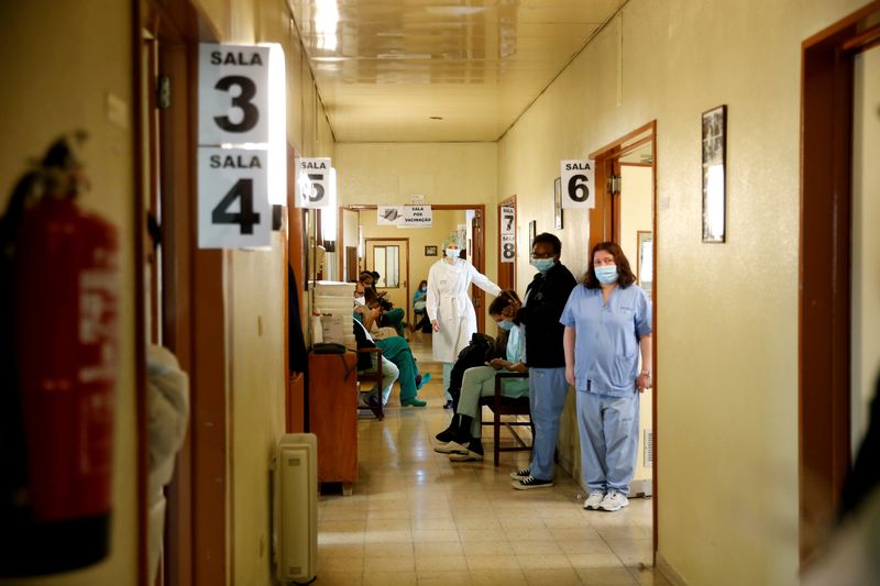 &copy; Reuters. FOTO DE ARCHIVO: Hospital Santa Maria en Lisboa, Portugal. 28 de diciembre de 2020