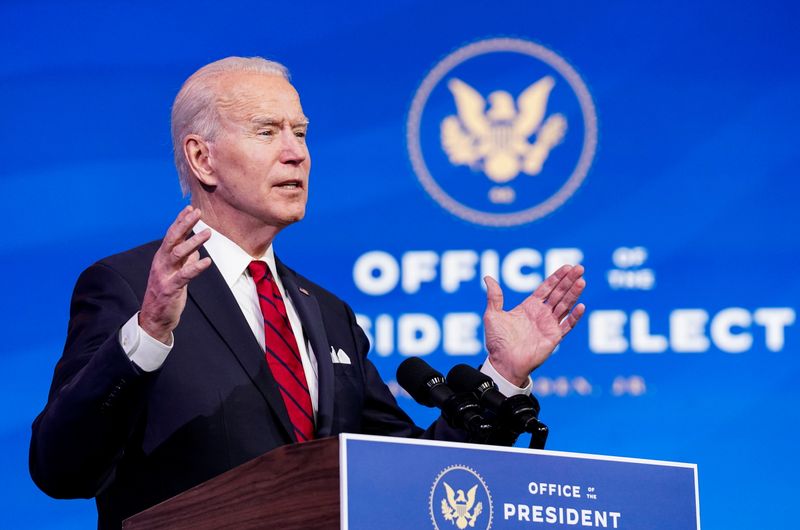 © Reuters. U.S. President-elect Joe Biden outlines coronavirus vaccine administration plan during news conference at transition headquarters in Wilmington, Delaware