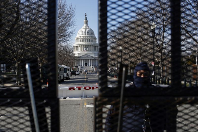 &copy; Reuters. Capitol police secure the area ahead of U.S. President-elect Joe Biden&apos;s inauguration, in Washington