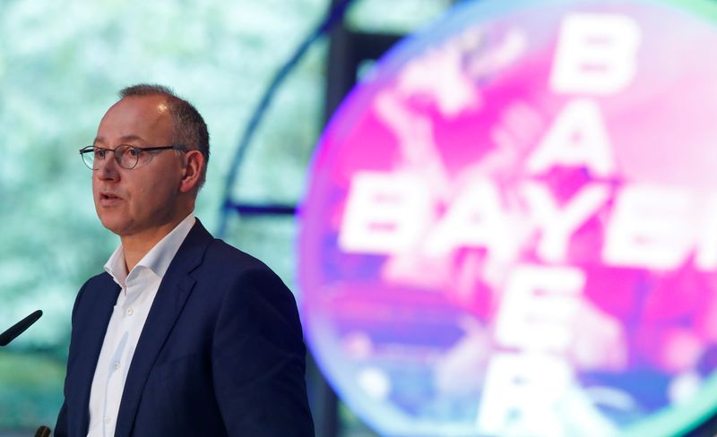 &copy; Reuters. FILE PHOTO: Bayer CEO Werner Baumann addresses the company&apos;s annual results news conference