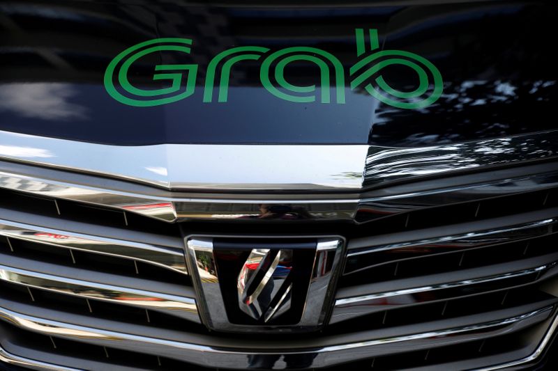 &copy; Reuters. FILE PHOTO: A Grab vehicle is pictured in Singapore
