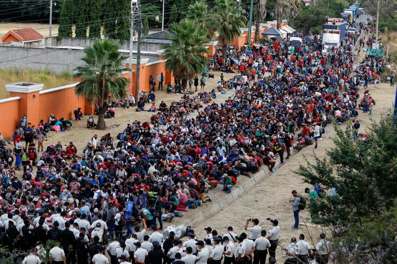 &copy; Reuters. Hondurans take part in a new caravan of migrants, set to head to the United States, in Vado Hondo