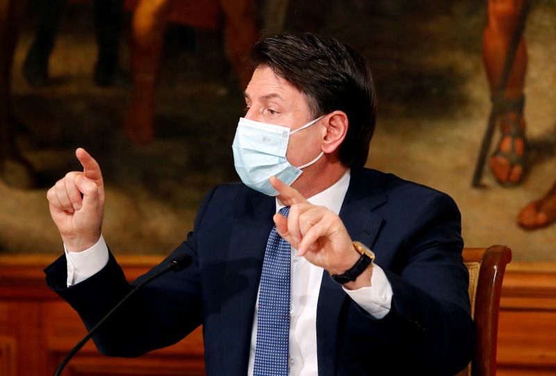 &copy; Reuters. Il presidente del Consiglio Giuseppe Conte a Palazzo Chigi a Roma