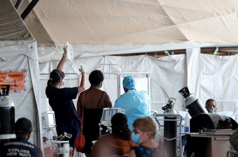 © Reuters. Pandemia da Covid-19 na África do Sul