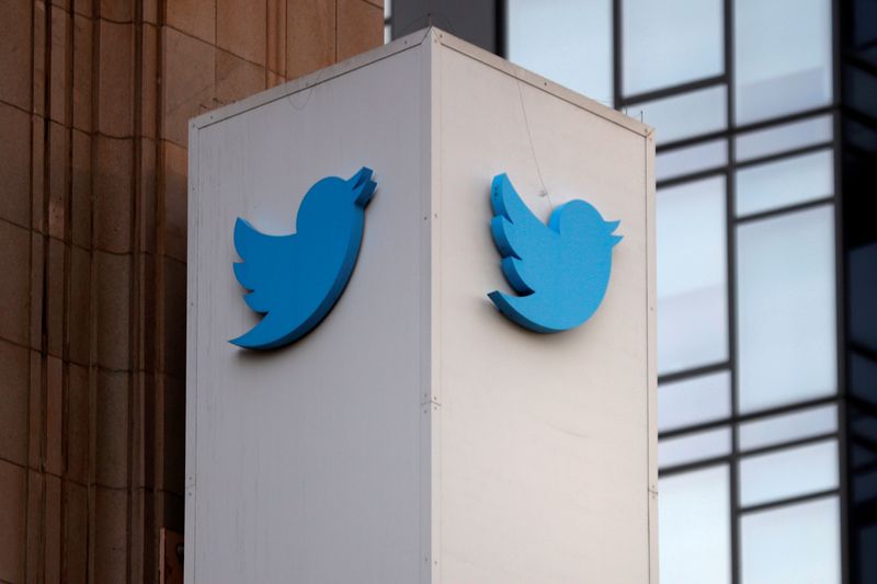 &copy; Reuters. FILE PHOTO: Protest outside Twitter headquarters in San Francisco