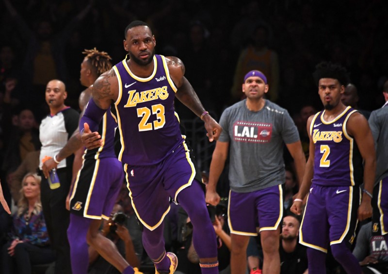 &copy; Reuters. NBA: Golden State Warriors at Los Angeles Lakers