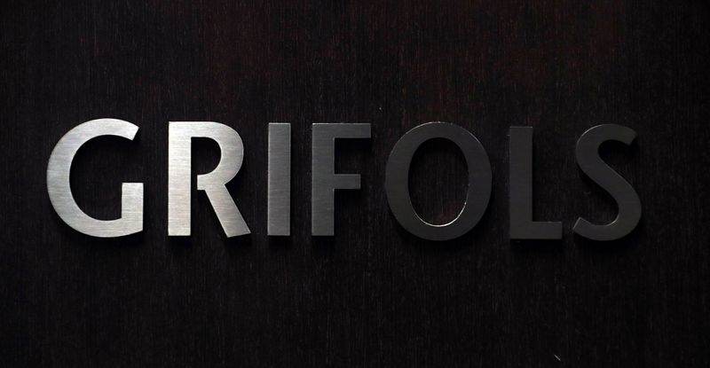 &copy; Reuters. Foto de archivo. El logo de Grifols en su sede en Sant Cugat del Vallès, cerca de Barcelona, España, el 25 de mayo de 2018
