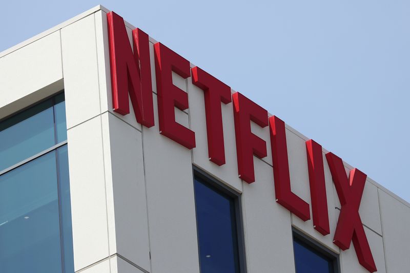 &copy; Reuters. FILE PHOTO: The Netflix logo is seen on the company&apos;s office in Hollywood, Los Angeles