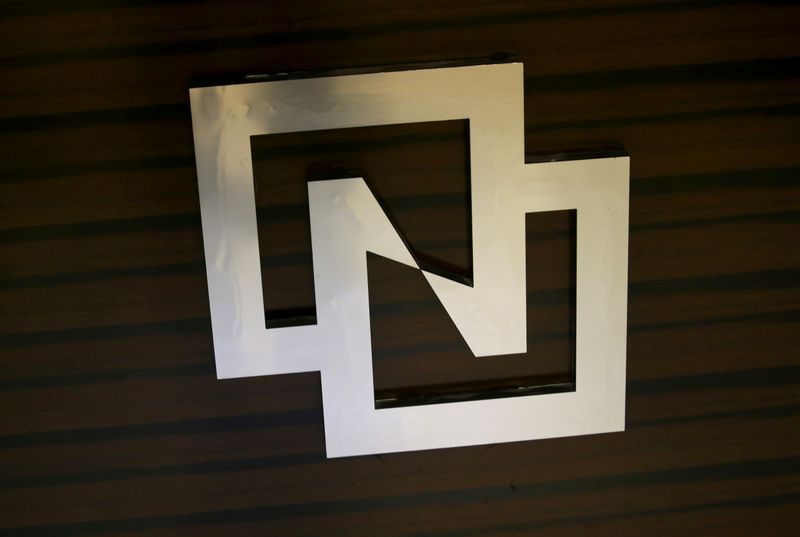 &copy; Reuters. FILE PHOTO: The logo of Tsinghua Unigroup is seen in its office in Beijing