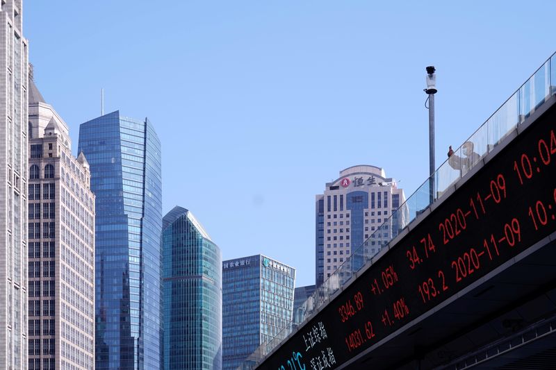 &copy; Reuters. An electronic board showing Shanghai and Shenzhen stock indexes is seen on an overpass at the Lujiazui financial district in Shanghai