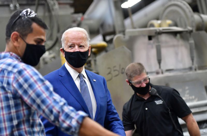 &copy; Reuters. FILE PHOTO: Joe Biden campaigns in Manitowoc, Wisconsin