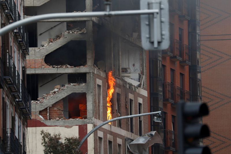 &copy; Reuters. La palazzina esplosa nel centro di Madrid