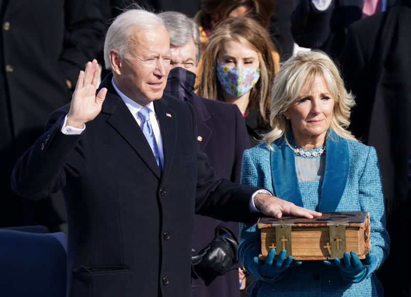 © Reuters. Joe Biden toma posse como novo presidente dos EUA