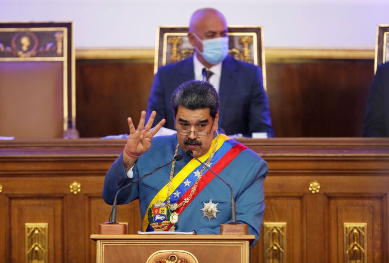 © Reuters. FILE PHOTO: Venezuela's President Nicolas Maduro delivers his annual state of the nation speech in Caracas